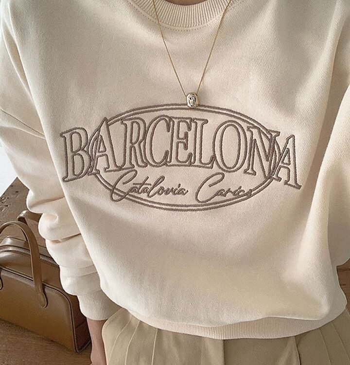 Sudadera Casual para Mujer “Barcelona” – Cuello Redondo | Talla S