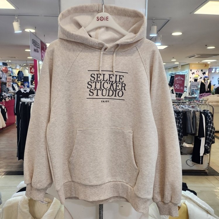 Hoodie "Selfie Sticker Studio" – Confort Total