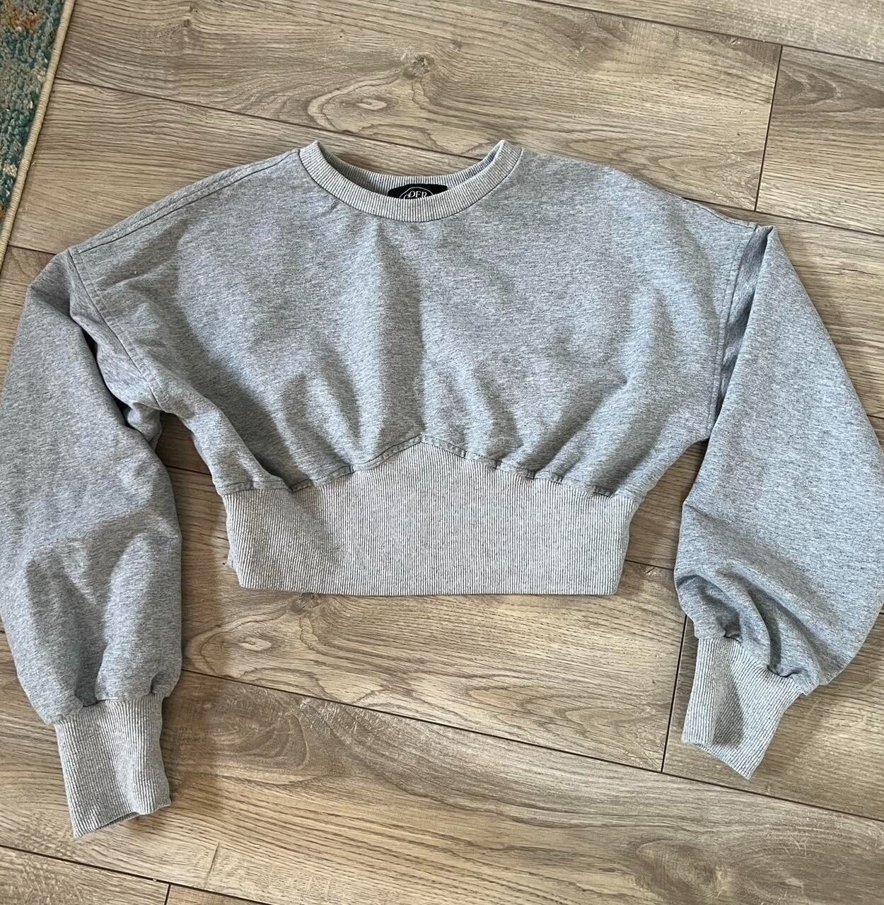 Sudadera Crop Estructurada – Diseño Premium | Talla L